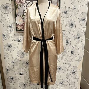 Oscar de la Renta Pink label S Elegant Cream and Black Women's Robe